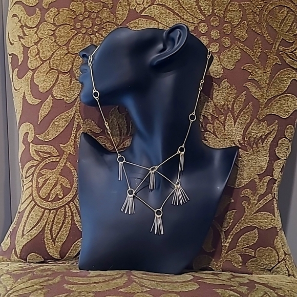 Unbranded Jewelry - Artisan statement necklace 16-18"